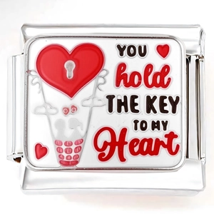 Dettaglio charm italiano in acciaio inossidabile con palloncino a cuore e scritte