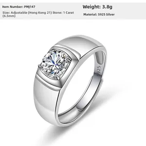 Detail eines S925 Silber Herrenrings mit 1ct Zirkonia im Brillantschliff-Inlay