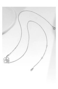 Detailansicht der S925 Silber Kleeblatt Kette mit glänzenden Zirkonia und Perlmutt Einlagen