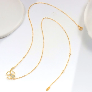S925 Sterling Silber Kleeblatt Kette mit Perlmutt und Zirkonia Steinen in Gold-Finish