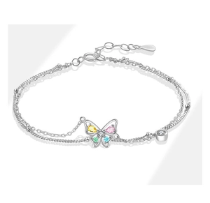 Detailansicht des S925 Silberarmbands mit buntem Schmetterling und Zirkonia-Steinen