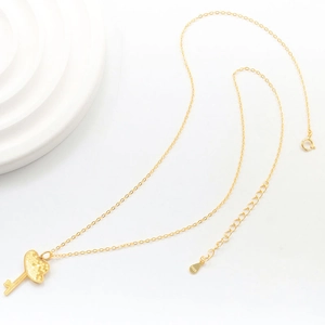 Elegante S925 sterling zilveren vergulde ketting met sprankelende hart-sleutel hanger