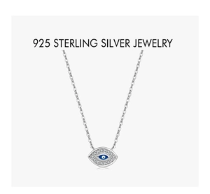 Dettaglio del pendente occhio di Allah in argento 925 con gemma blu e zirconi pavé