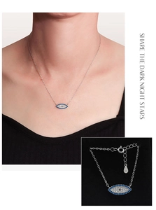 Dettaglio del ciondolo Occhio del Male in argento S925 con pietre di zirconia cubica