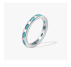 Close-up of S925 sterling silver ring featuring turquoise heart-shaped inlay details