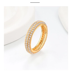 Detailed close-up of S925 sterling silver ring with pavé-set shimmering white diamonds