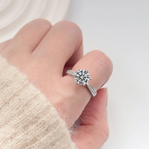 Elegant S925 sterling silver ring with 1 carat moissanite and classic six-prong setting