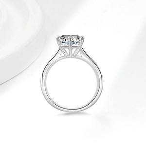 Classic S925 sterling silver six-prong solitaire ring featuring a 1 carat round moissanite