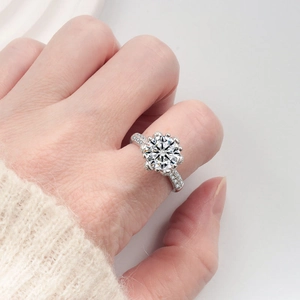 Anello in argento sterling S925 con moissanite da 1 carato e castone a corona di petali