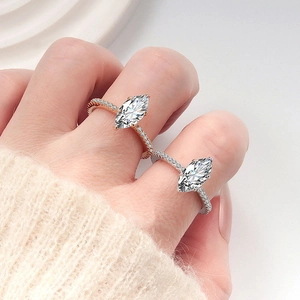 Anelli eleganti con taglio marquise in oro rosa e argento con accenti scintillanti