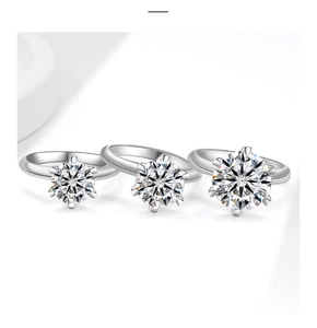 Vergelijking van S925 zilveren moissanite ringen met drie verschillende karaatmaten in zes-klauw zetting