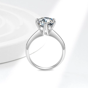 Klassieke S925 sterling zilveren ring met moissaniet diamant en zes-klauw zetting luxe
