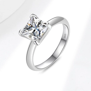Klassischer S925 Sterlingsilber Ring mit Moissanit im Prinzess-Schliff und 4-Krallen