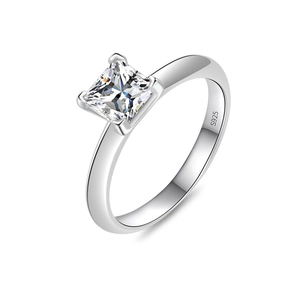 Eleganter S925 Sterlingsilber Ring mit einem 2 Karat Moissanit im Prinzess-Schliff