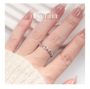 Close-up of S925 sterling silver chain ring with pavé crystals worn on a finger