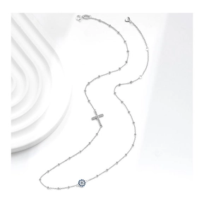 Détail du collier mauvais œil en argent S925 avec pendentif croix et chaîne perlée