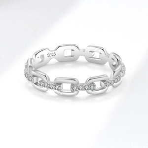Elegant S925 sterling silver chain link ring with pavé shimmering cubic zirconia stones