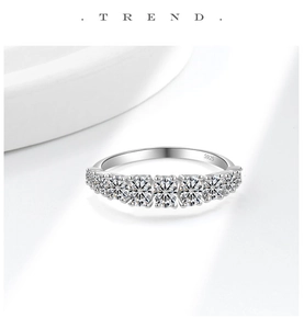 Close-up of S925 sterling silver ring featuring seven sparkling round cut zircons