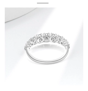 Close-up of S925 silver ring featuring hollow-out base and precise claw setting