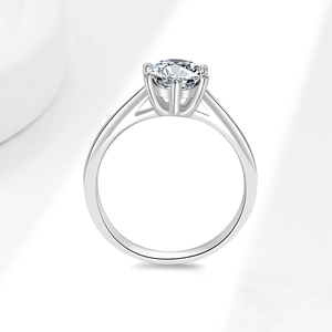 Classic six-prong S925 sterling silver ring with 1 carat round brilliant moissanite stone