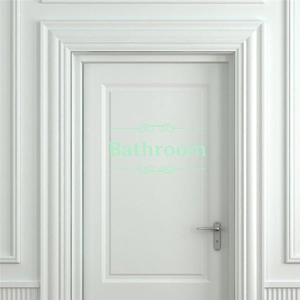 Sticker mural lumineux vert menthe pour salle de bain sur une porte blanche