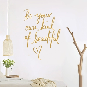 Sticker mural doré 'Be your own kind of beautiful' pour une décoration de chambre cosy