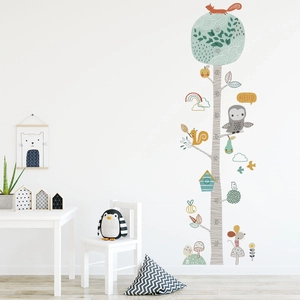 Détail du sticker mural toise animaux de la forêt pour chambre d'enfant avec échelle