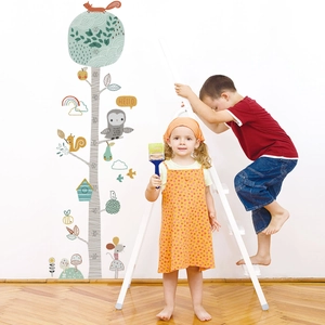 Wandtattoo mit Messlatte, Waldtieren, Eichhörnchen und Eulen für das Kinderzimmer