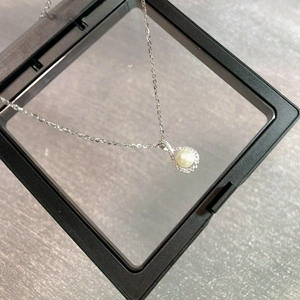 Elegante collar de perlas de gota para mujer con colgante de plata entrelazado