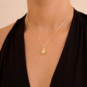 Hip hop style gold shell pendant necklace for women on minimalist stainless steel O-chain