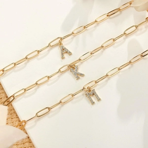 Pulsera de Cadena de Clip de Acero Inoxidable Chapado en Oro Strass Pavé Inicial 26 Letras Colgante Pulsera para Mujer Joyería de Moda