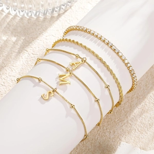 Elegantes 5er-Set goldene Armbänder mit Tennis-Kette, Kordelkette und Buchstabenanhängern