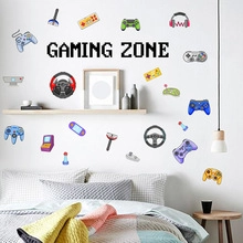 Détail de stickers muraux gaming colorés avec manettes et casques pour chambre