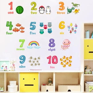 Détail de stickers muraux colorés en PVC avec chiffres 1 à 10 et motifs animaux de dessin animé