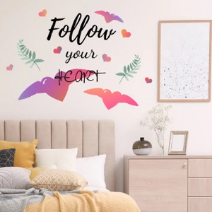 Sticker mural détaillé avec texte 'Follow your HEART', oiseaux et motifs de cœur