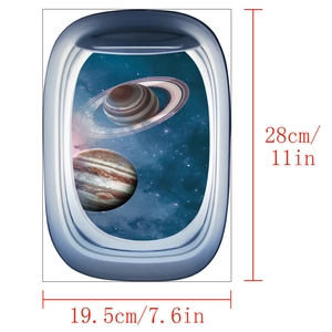 Vista detallada del vinilo de ventana de avión con medidas 28cm por 19,5cm tema espacial