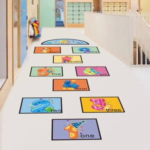 Bunte Hüpfspiel-Bodenaufkleber für Kinder mit Zahlen von 1 bis 10 auf dem Innenboden
