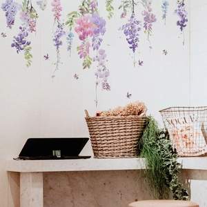 Wisteria muursticker met paarse bloemen en vlinders voor wanddecoratie in huis
