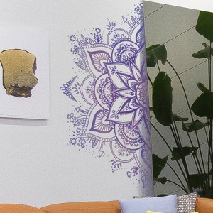 Detailliertes lila Mandala Wandtattoo mit geometrischen Mustern für Wohndekoration