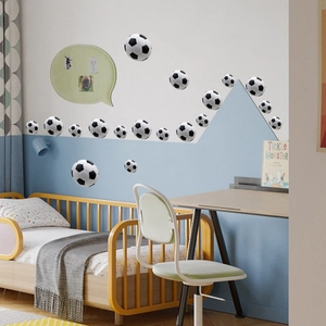 Détail de stickers muraux ballon de foot effet 3D de tailles variées pour chambre