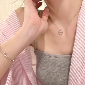 Collier minimaliste avec pendentif en forme de cœur, pierres en zircon et chaîne en argent