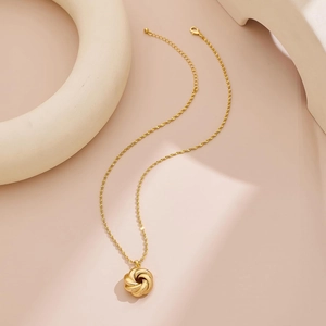 Set di collana e orecchini placcati in oro 18 carati con ciondolo a sfera a spirale