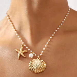 Collana di perle oceano con pendenti a stella marina e conchiglia dorati
