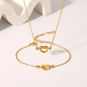 Minimalistisches Schmuckset aus 18K vergoldeter Halskette und Knotenarmband