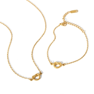 Elegantes Set aus 18K vergoldeter Knotenkette und Armband mit verstellbaren Ketten