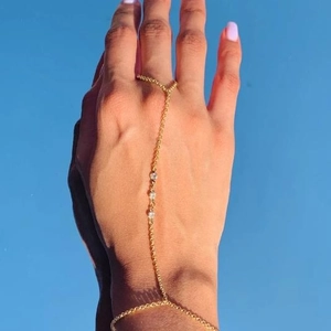 Minimalist gold hand harness with three sparkling cubic zirconia on a ring chain