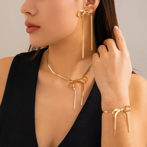 Französische Minimalistische Legierung Bogen Ohrstecker Strass Schleife Hängen Ohrringe Gold Silber Überzogene Elegante Schmuck Set Für Damen Täglich Tragen