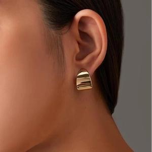 Elegante vergoldete 14k Creolen mit hochglanzpolierter, minimalistischer Oberfläche