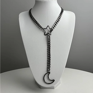 Collana a Y gotica color canna di fucile con mezzaluna e stella su catena cubana