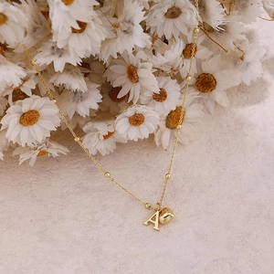 Collana a cuore placcata oro 14k con pendente lettera A e catena a sfere fini